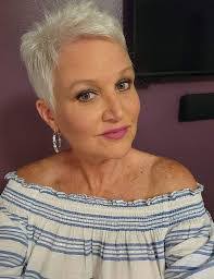 Cheryl Vanderwall's Instagram, Twitter & Facebook