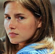 Amanda knox was tried and convicted for the murder of british student meredith kercher, who died from knife wounds in the apartment she shared with knox in 2007. Amanda Knox Geniesst Ihr Leben Raffaele Sollecito Leidet Gala De
