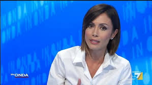 After obtaining a degree in law, carfagna worked for several years on italian television shows and as a model. Mara Carfagna Minaccia L Addio A Berlusconi