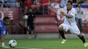Granada club de fútbol, equipo de la primera división de españa, confirmó este martes 13 de julio la contratación del delantero colombiano de 34 años carlos arturo bacca ahumada. Carlos Bacca Double Helps Sevilla Tighten Grip On Fifth Spot Eurosport