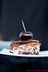 Viel zu warm um zu backen, deswegen war ich begeistert. Stracciatella Kirsch Kuchen The Culinary Trial