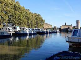 Le canal du midi est très reconnu comme parcours cyclable.pour autant, il nous évoluions entre le canal et la route parallèle. Le Somail Canal Du Midi En Camping Car Le Blog De Charisma45