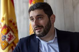 Nolasco pide el "billete de vuelta" para los inmigrantes del Hotel Paris  que se manifestaron contra la asociación que les acoge