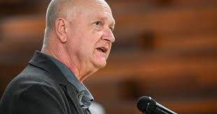 Why Sid Edwards' Thrive plan failed — and why Baton Rouge government now  faces painful times bit.ly/4pcI8kv Tears from Baton Rouge employees  Saturday night tell the story: Thrive fell short amid mistrust