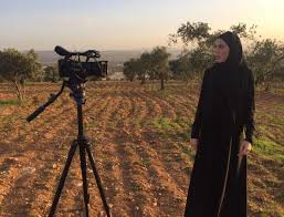 Clarissa ward is cnn's chief international correspondent based in london. Undercover In Syria Cnn S Clarissa Ward On Reporting In Rebel Held Syria Here Now