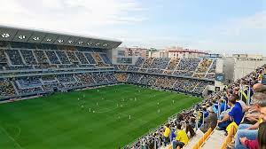 Cádiz club de futbol, abreviat cádiz cf sau simplu cádiz este un club spaniol de fotbal, nou promovată în prima divizie spaniolă, aflată în cádiz. Cadiz Fc Real Valladolid 1 0 25 11 2017 Nebensachefussball