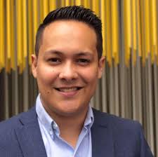 En este sábado de #ConociendoLaCoral , nuestro espacio dedicado a reseñar a  los miembros de nuestra familia, les presentamos a Gonzalo Barbella  @gonzabarbella2 , integrante de la fila de Tenores. Nacido en