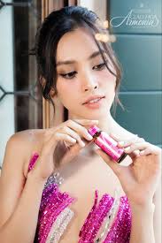 TIỂU VY ĐƯỢC VÍ NHƯ NỮ THẦN KHI THAM DỰ SỰ KIỆN THỜI TRANG TẠI VENICE