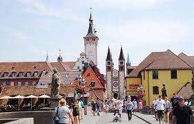 Conveniently situated in theaterstraße 7 in würzburg city centre district of würzburg just in 487 m from the centre. Die Altstadt Von Wurzburg Barocke Pracht Am Main Wurzburgs Altstadt