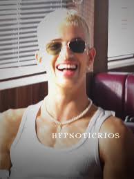 do yall prefer brunette manu or blonde manu?