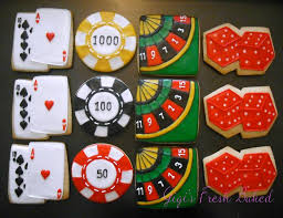 Vegas Casino Cookies These Looks Really Delicious Vegasparty Casinoparty Christmaspartyideas Christmasparty Cookie Decorating Casino Birthday Vegas Theme