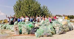 Maybe you would like to learn more about one of these? Peste 338 000 De Voluntari Au Participat La Curatenia Nationala