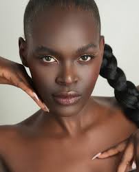 I met Willow a couple years ago a few weeks after she had graduated high  school, freshly signed with @niyamodels