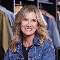 Faye Nabhani's Instagram, Twitter & Facebook