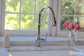farmhouse sink & faucet