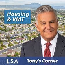 Annie Holdredge's Instagram, Twitter & Facebook