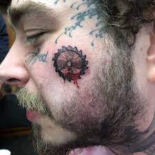 Post malone's face without tattoos revealed in uncovered new video. Post Malone Debuts New Cheekbone Tattoo People Com