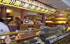 Desde 1939 venimos trabajando en la elaboración artesanal del chocolate, cuidando generación tras generación la excelencia de nuestros productos. La Ruta Del Chocolate