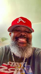 Introduction of a stylist and entrepreneur from Georgia