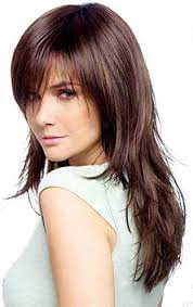 I tagli capelli lunghi scalati di tendenza nel 2021 · 1 scalato mosso con frangia ampia · 2 scalato vaporoso con riga centrale · 3 scalato liscio . Forever Young Parrucca Da Donna Con Taglio Scalato Capelli Lunghi Colore Castano Scuro Ramato Amazon It Bellezza