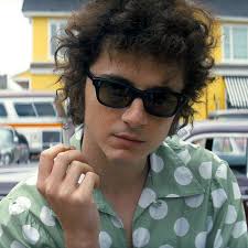 Fem års besættelse og en billig guitar: Sådan forvandlede Timothée Chalamet  sig til Bob Dylan