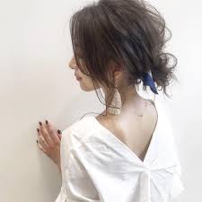頑張りすぎないのに色っぽい そんな抜け感ヘアが秋にはぴったり 男性の視線を釘付けにするエフォートレスなヘアアレンジをご紹介します ヘアスタイリング モテ ヘアアレンジ ヘアスタイル
