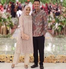 Model kebaya brokat tile is an android lifestyle app developed by mickoenk develover and published on the google play store. Buy Model Kebaya Tile Cheap Online