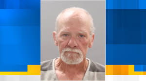 Knoxville man holds victim at gunpoint with AR-15 rifle while robbing home,  report says