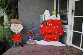 Made Some Peanuts Themed Yard Art For My Wife Will Add Pieces To It Over The Years Made Snoop Christmas Yard Art Christmas Cutouts Christmas Yard Decorations