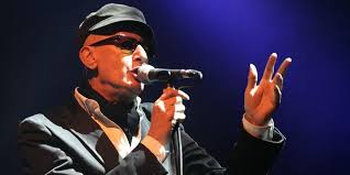 Bashung dans une chorégraphie digne de kamel oualou !(qualité médiocre de l'image, mais bon.) Alain Bashung En Amont Un Album Posthume Neuf Ans Apres Sa Mort