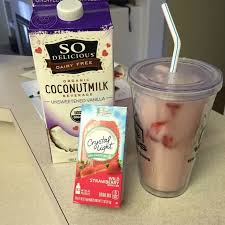 Copy Cat Starbucks Pink Drink Make The Crystal Light According To Pkg Direction Starbucks Drinks Recipes Pink Drinks Smoothie Drinks