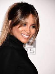 Trend Ciara Mit Brigitte Bardot Pony Frisuren Lange Haare Mittelscheitel Langer Pony Mittelscheitel Langhaarfrisuren