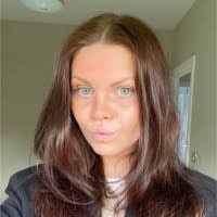 Ellen Cahill's Instagram, Twitter & Facebook