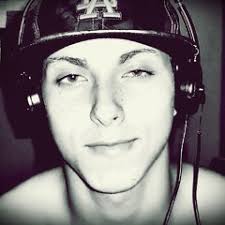 Listen to Link & Forage The Kid