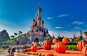 Being one of the most visited attractions in europe, it is popular with both adults and children. Disneyland Paris Update Halloween Happens Crowds Don T