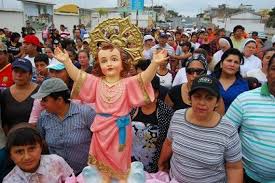 Grandes y chicos se divirtieron saltando la soga, haciendo bailar al trompo y jugando al sapo las canicas, el trompo, el zumbambico, el elástico, la piola y otros juegos tradicionales tendrán su espacio durante las fiestas de quito y durante todo. Calendario Fiestas Religiosas De Ecuador