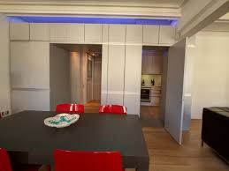Un Meuble De Rangement Qui Dessert Toutes Les Pieces D Un Appartement Meuble Rangement Meuble Rangement