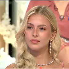 Sâmbătă urmează a doua petrecere în casa Mireasa sezonul 12💃💃💃🥳🎊🎉...  să vedem dacă domnișoara "afemeiată"🤭🤭🤭va reuși să danseze twerk numai  cu Cristian 😂😂😂