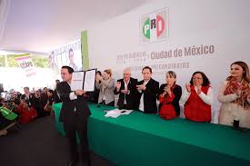 Está casado desde hace nueve años con jimena galindo y ambos. Se Registra Mikel Arriola Como Precandidato Unico Del Pri Para Gobernar La Cdmx El Pulso Edomex