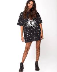 Sunny Kiss Oversized Tee In Black Cosmos In 2020 Fish Net Tights Outfit Tshirt Outfits Tee Shirt Dress