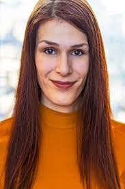 Lara Lewis's Instagram, Twitter & Facebook