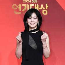 Ada Jang Nara, Simak Gaya Sederet Aktris Korea dengan Gaun Indah di SBS  Drama Awards 2024