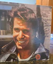 Fan receives autographed Happy Days LP
