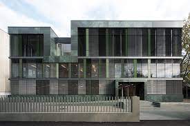 Tudja az ötödik leggazdagabb magyar, hogy ki akarja tönkretenni. Fenyleny A Bige Holding Irodahaza Nyiregyhazan