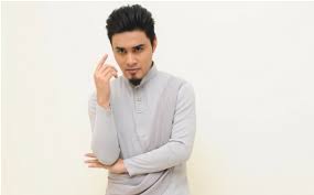 Ini bukan kali pertama saya berdepan dengan gosip sebegini, jadi saya tak terkesan apabila timbul perkara ini. Bizarre Love Triangle Between Akademi Fantasia Winner Shahir Erra Fazira And A Flight Attendant Coconuts Kl
