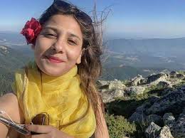 Hina Altaf Khan Height Weight Age Body Measurements Bra Size More Starsbioinfo In 2020 Hina Altaf Body Measurements Beautiful Brown Eyes