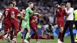 Finále se hraje na jediný zápas na předem určeném stadionu. Poplach Polonaha Kraska Radila Pri Finale Ligy Mistru Na Travniku Sport Cz