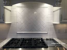 Herringbone Pattern Subway Tile Over Stove White Subway Tile With White Grout In 2020 Subway Tile Design Herringbone Subway Tile Beveled Subway Tile
