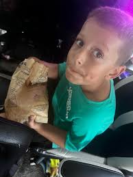 我:「喬喬你的微波爆米花怎麼樣? ” JoJo「我把牛油擠在上面,但味道一樣」 我「好吧,那是因為它已經被扣掉了」 方褲“什麼!  我的生活是個謊言,我一直在吃牛油! ” Backstory 方褲不使用牛油...