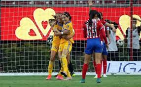 Sin embargo, tigres se convirtió en el primer equipo 'bicampeón'. Club Tigres Logra Agonico Triunfo Ante Chivas Y Acaricia El Bicampeonato De La Liga Mx Femenil Ultimas Noticias Futbol Mundial